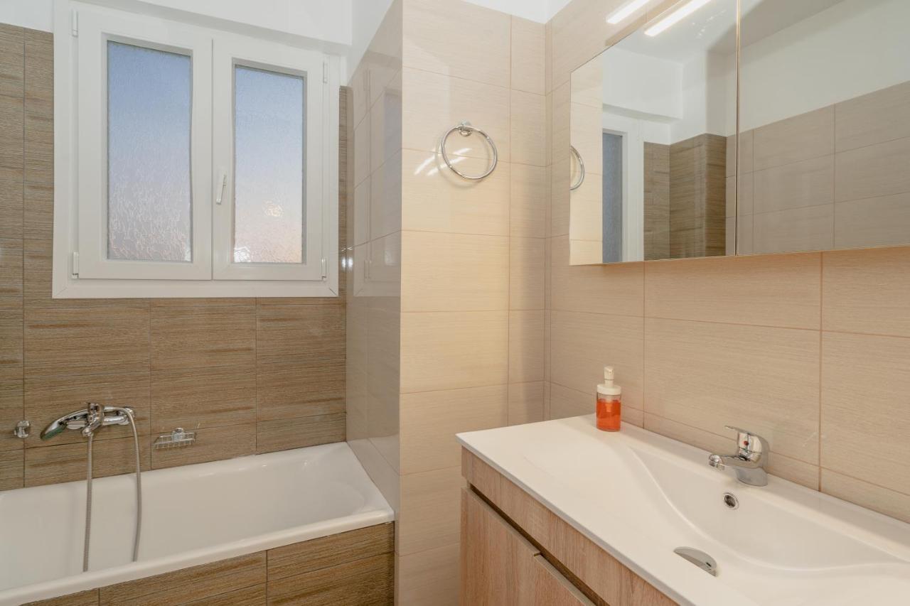 Sunny Penthouse W/ Acropolis View Next To Metro Apartment เอเธนส์ ภายนอก รูปภาพ